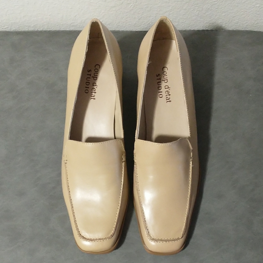 Women's Tan Heels